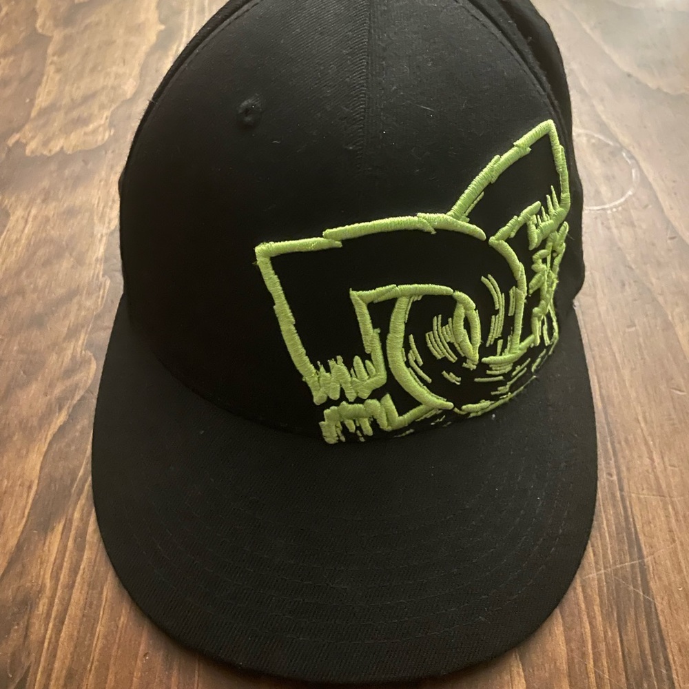 DC Shoes Fitted hat 7 1/4-7 5/8